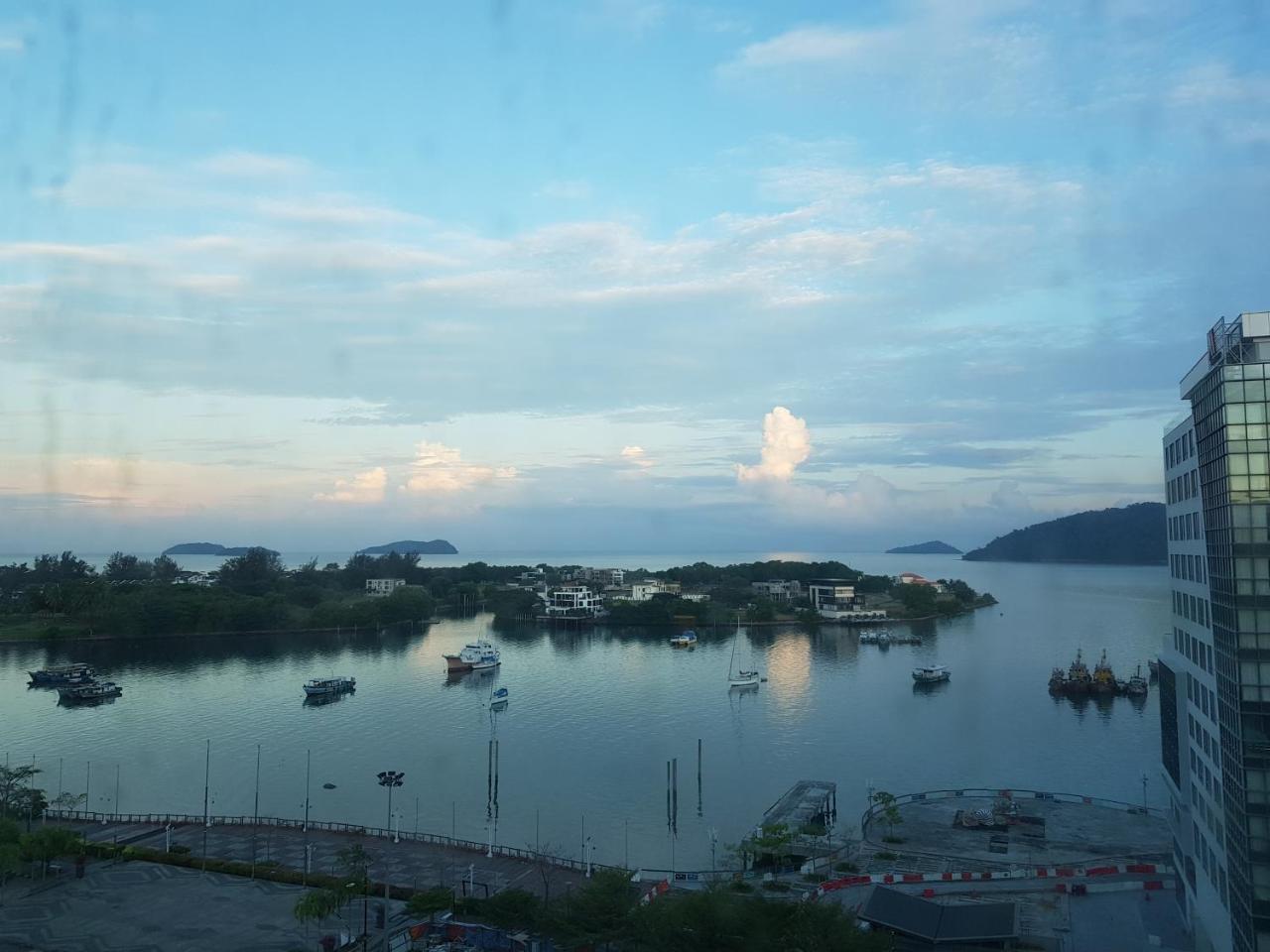 Aparthotel Marina Court Luxury Penthouse à Kota Kinabalu Extérieur photo