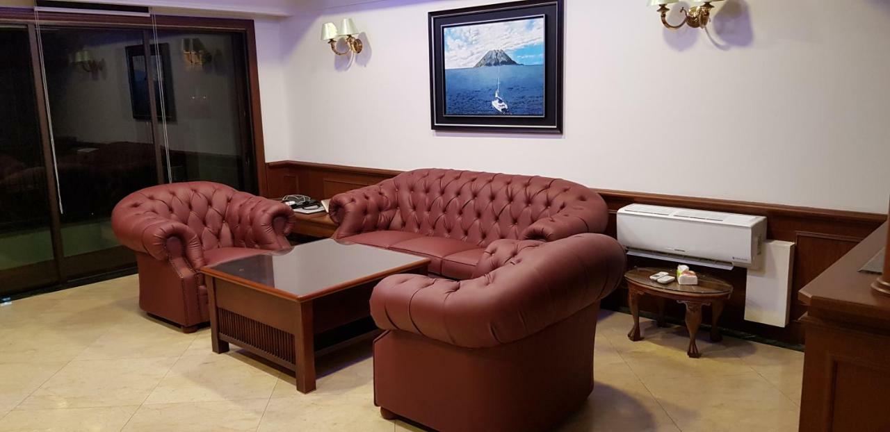 Aparthotel Marina Court Luxury Penthouse à Kota Kinabalu Extérieur photo